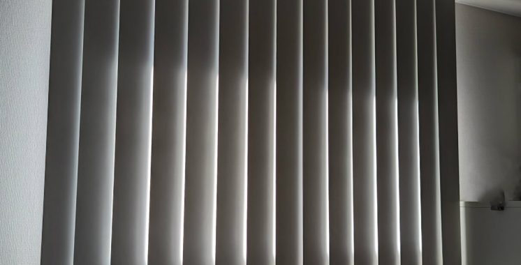 ニチベイ「アルペジオ(電動式)」を設置しブラインドの開閉を自動化する